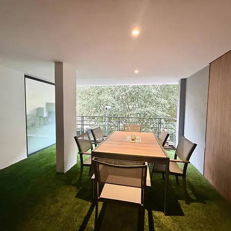 Spacieux Et Moderne - Centre De Appartement *