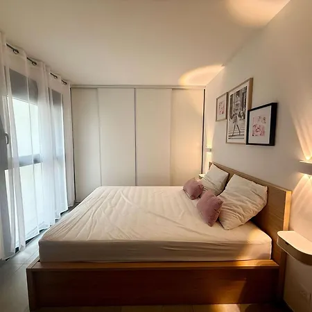 Spacieux Et Moderne - Centre De Appartement