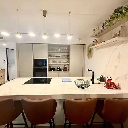 Spacieux Et Moderne - Centre De Appartement