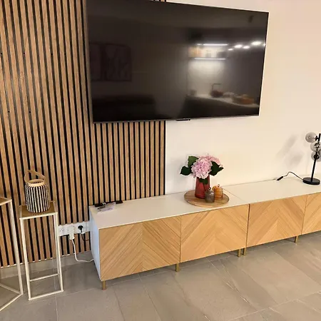 Spacieux Et Moderne - Centre De Appartement