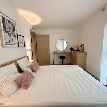 Spacieux Et Moderne - Centre De *